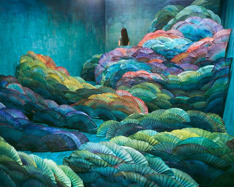 Korean Artist Transforms Her Small Studio Into Beautiful Dream Worlds