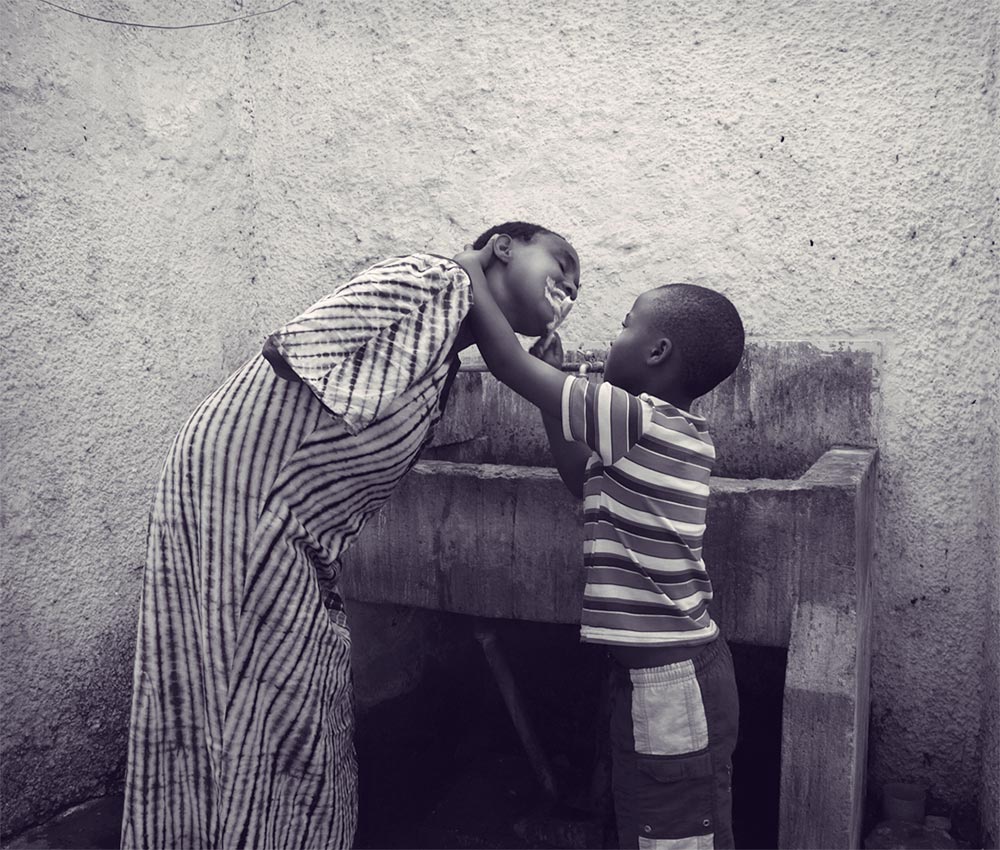 How a Mother With Amputated Arms Became an Angel in Her Daughter’s Eyes